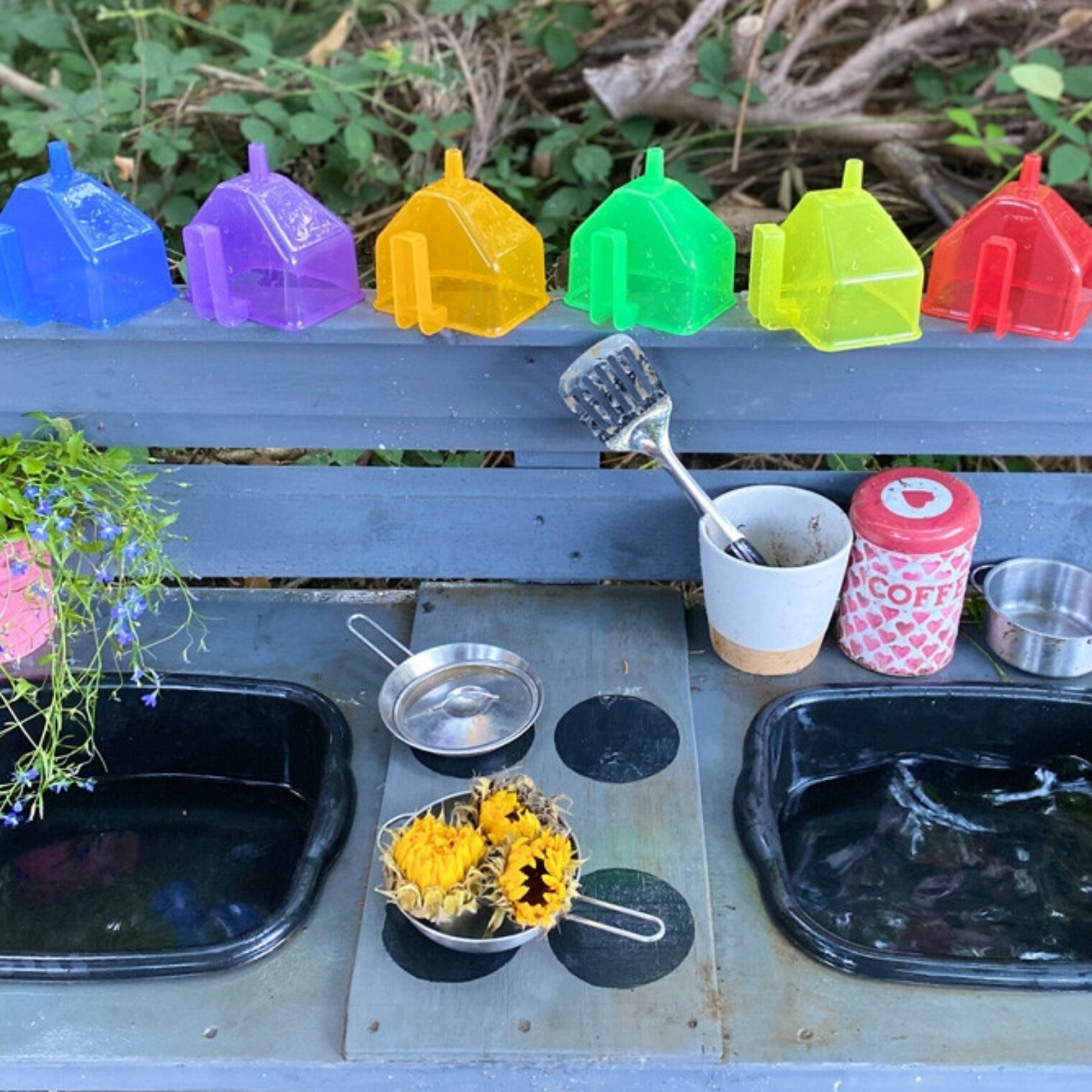 Colourful play funnels